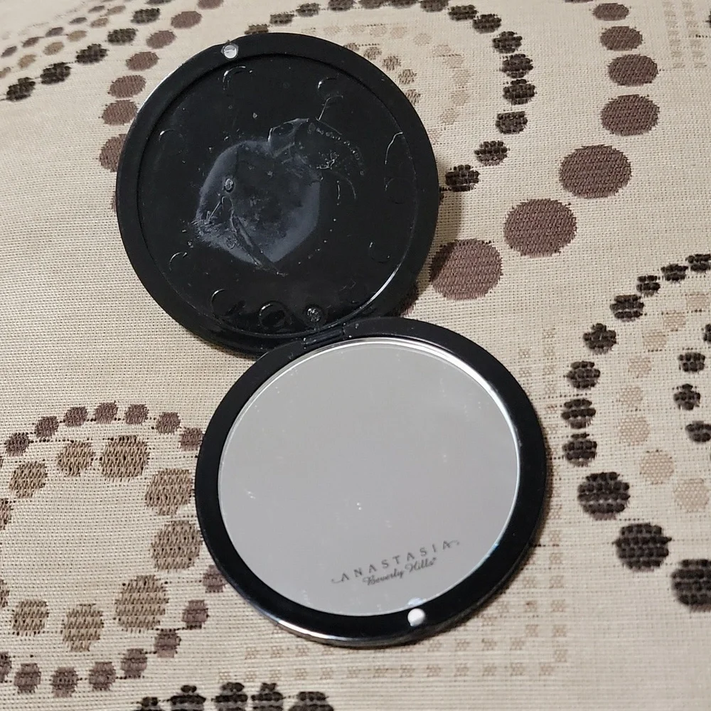 COPY - Anastasia Beverly Hills Black Travel Compact Mirror